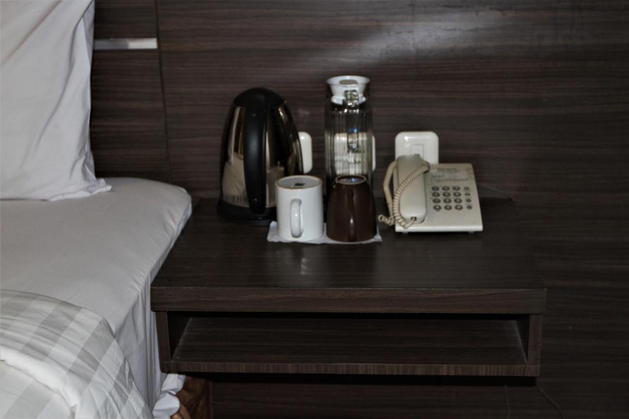 Nutana Hotel Матарам Экстерьер фото
