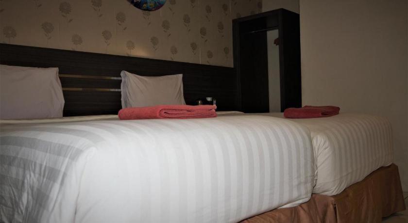 Nutana Hotel Матарам Экстерьер фото